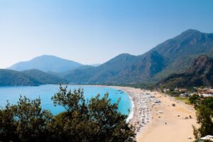 Turchia o Grecia a maggio: quale scegliere per una vacanza low cost?