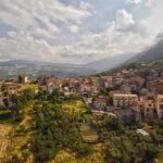 Vista panoramica del suggestivo villaggio calabrese, meta emergente del 2026.