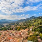 Panorama collinare con borghi suggestivi, ideale per una gita fuori porta da Bologna.
