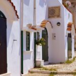 Vista panoramica del borgo affascinante in Portogallo, con stradine acciottolate e case colorate.