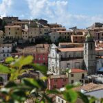 Veduta panoramica del pittoresco paese emiliano, immerso nella natura e ricco di storia.