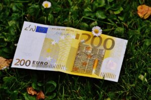 Destinazioni low cost in Europa per Pasqua 2026, con budget sotto i 300 euro.