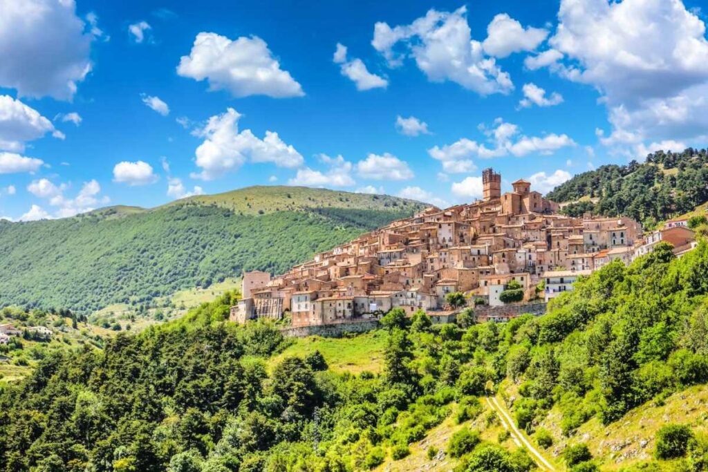 Il borgo più suggestivo delle Marche